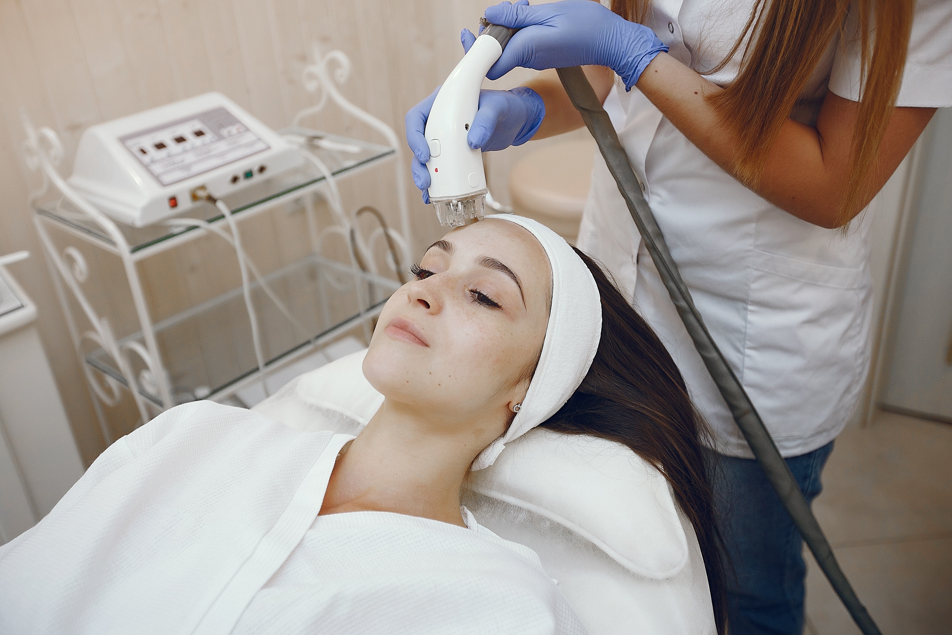 CARBON PEEL LASER FACIAL FOR ACNE SCARS IN GURGAON